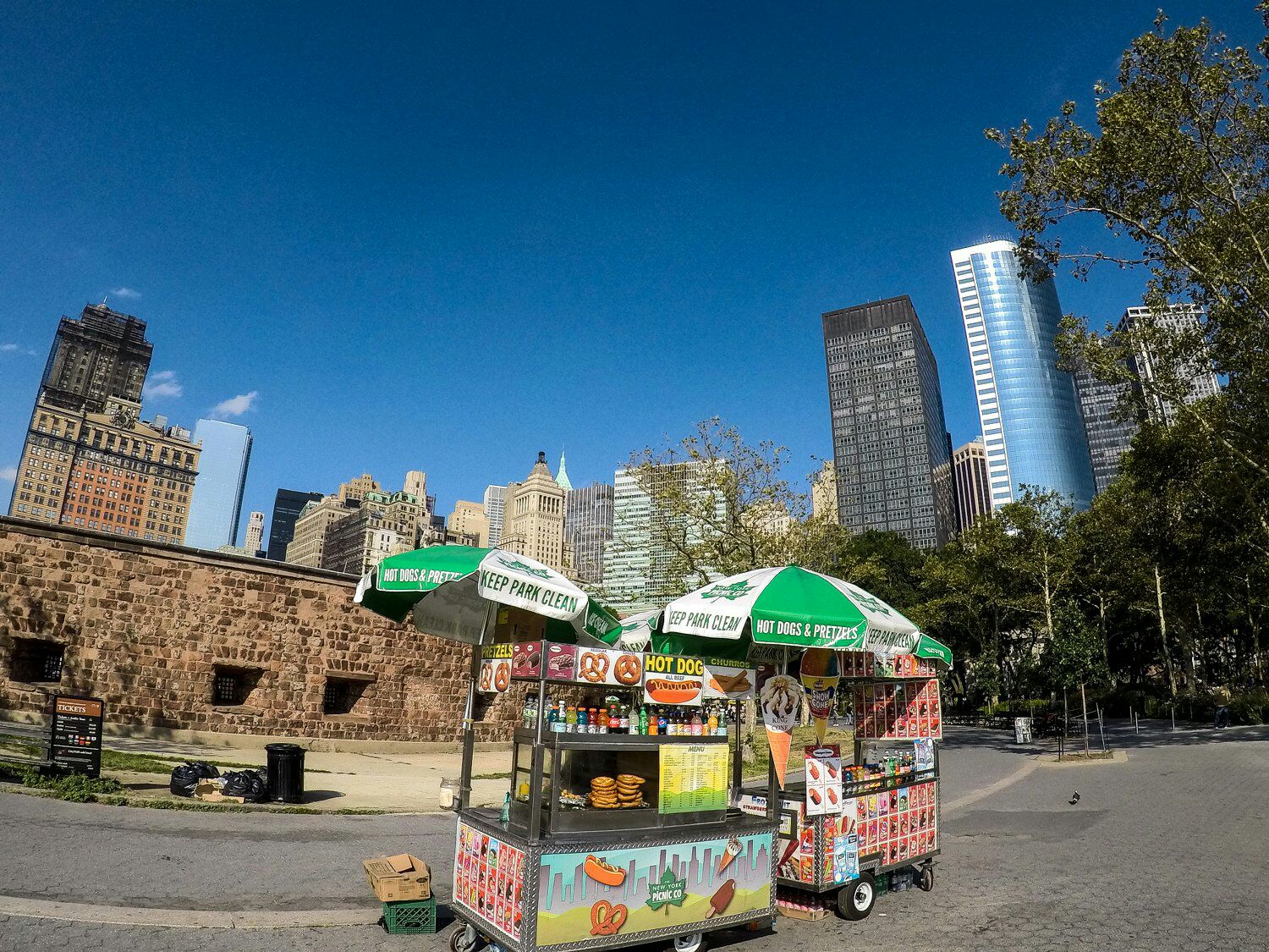 洋楽 newyork newyork / TRIPLE SEIS The Torch Rises Above Street Level at 740 Eighth Avenue in